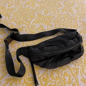 Adorable lululemon Fanny pack! Like new!